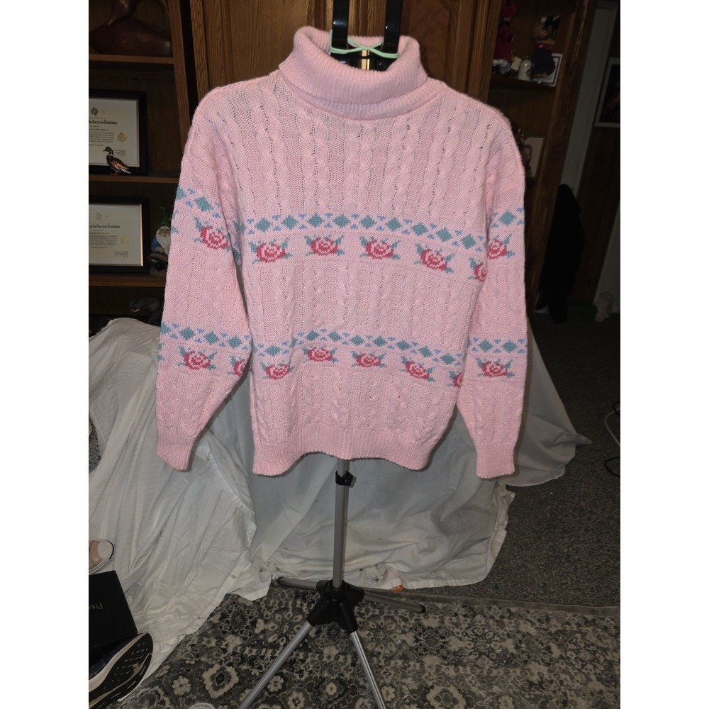 Sheridan Square Sweater Size M. Cable Knit With Flowers.23-25" PTP, 26" Long....
